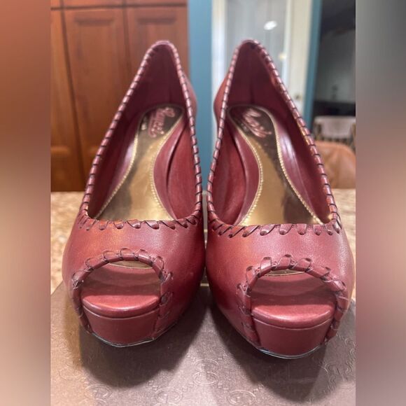 Gucci Leather Saddle Soft Red Desert Whipstitch Trim Pumps Size: 7.5. Like new. - Picture 5 of 9